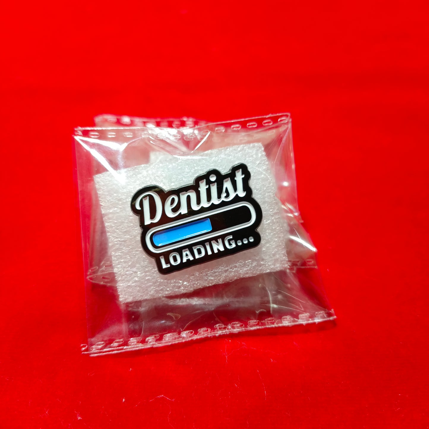 Lapel pins of Dentist Loading