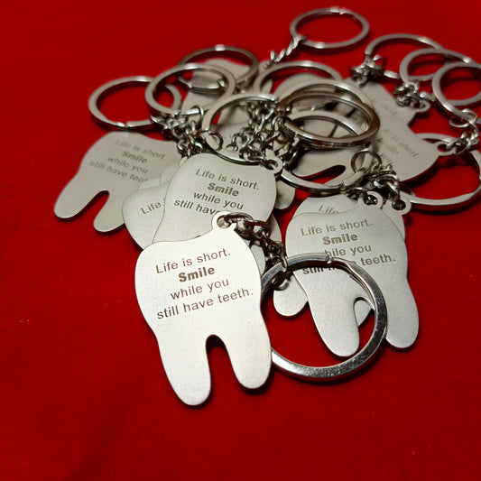 Keychain of tooth quotation " Smile "