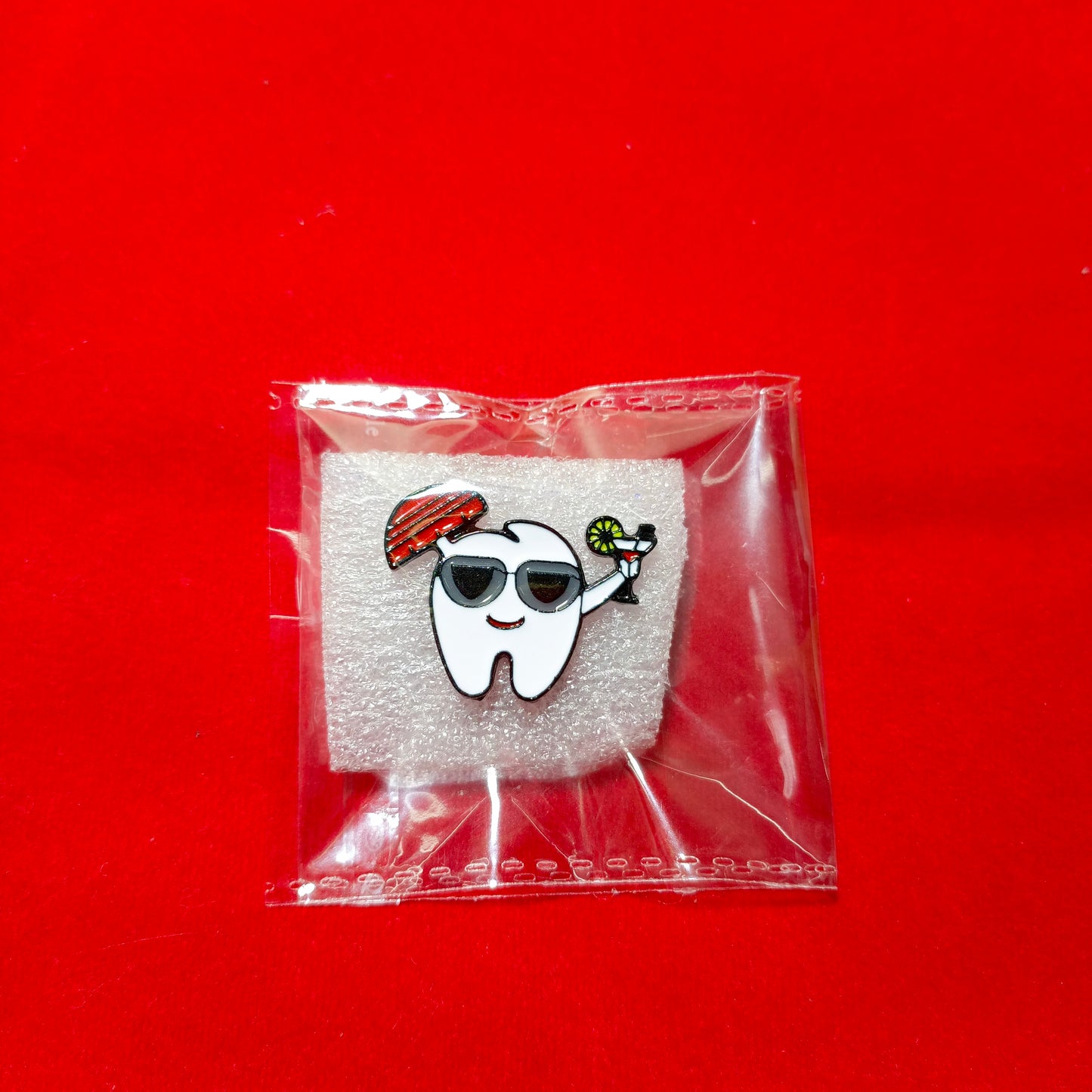 Lapel pins of enjoying tooth cartoon