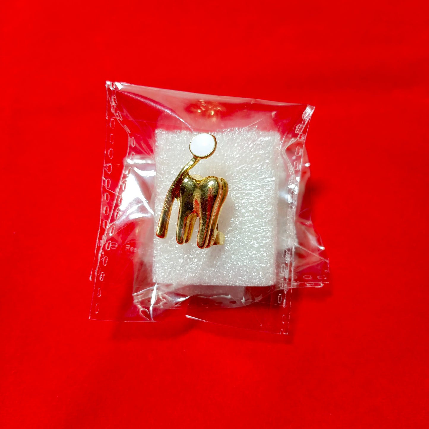 Lapel pins of 3D Tooth with brush