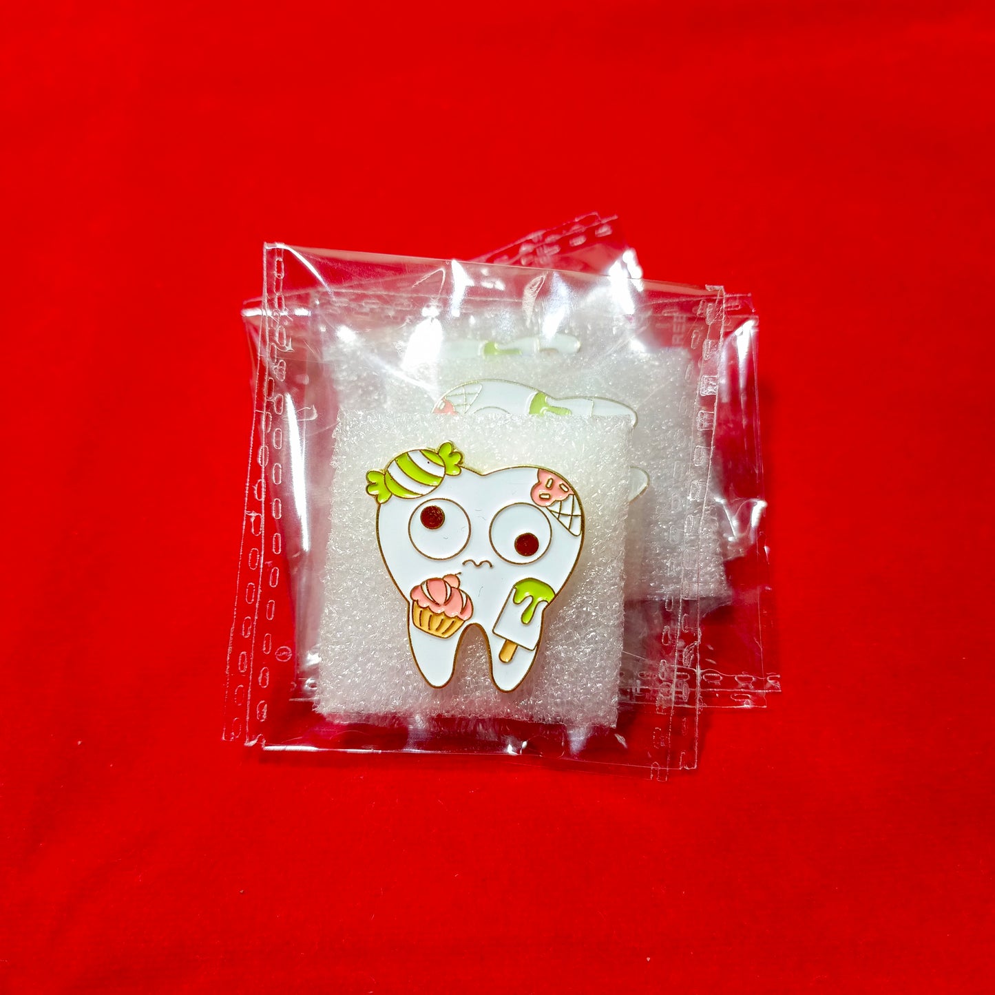 Lapel pins of Tutti Frutti tooth cartoon