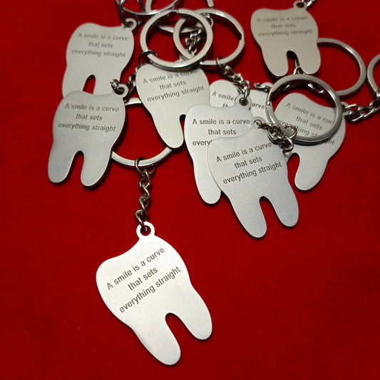 Keychain of tooth quotation "Straight"