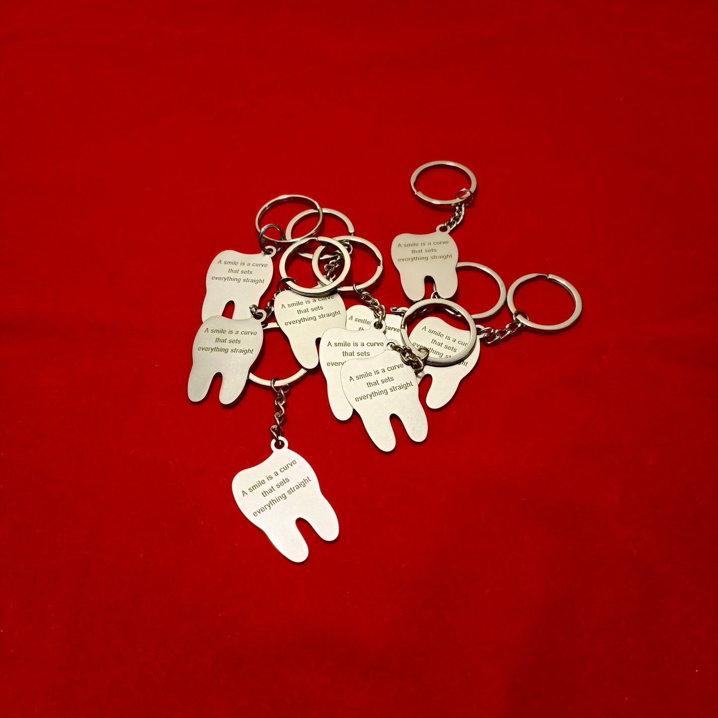 Keychain of tooth quotation "Straight"