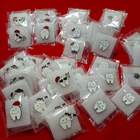 Lapel Pin of Tooth Cartoon